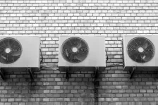 3 Klimaanlagen am der Aussenwand