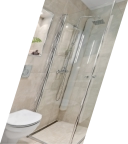 Badeinrichtung mit WC und Dusche