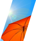 Sonnenschirm, auf den die Sonne scheint